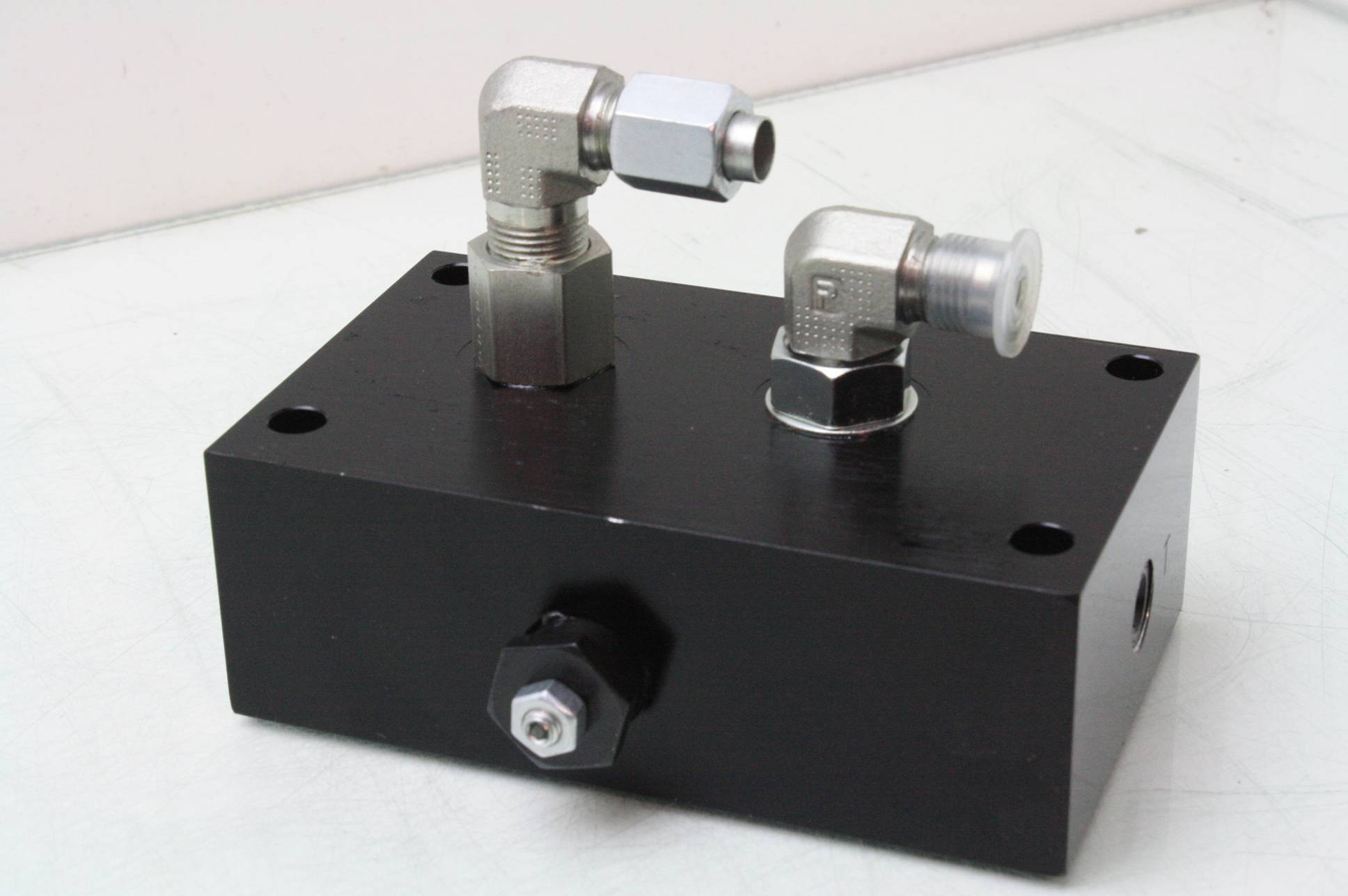 New Enerpac WH Manifold for Hydraulic Valves New Motion Constrained